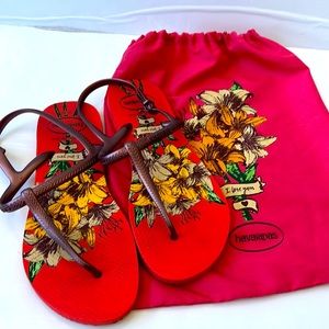 Havaianas USA 9/10, 39-40, in Dust Bag, Printed Bottom w Adjustable Ankl…